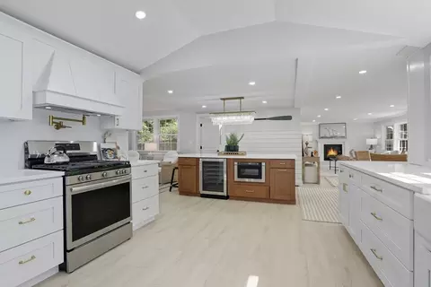 30 Atlantic St, Gloucester, MA 01930 photo 3