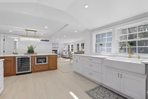 30 Atlantic St, Gloucester, MA 01930 photo 4