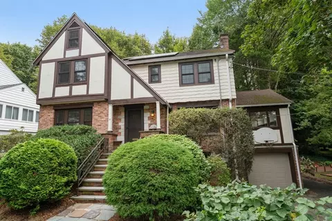 16 Duxbury Rd, Newton, MA 02459