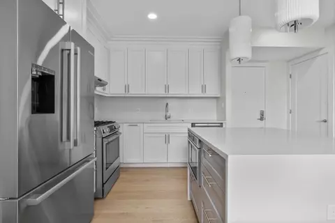 301 Border St #606, Boston, MA 02128