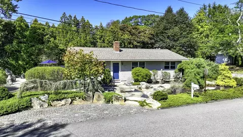 7 Cynthia St, Dartmouth, MA 02748