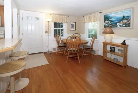 Dining - 6 Holiday Ln, Hyannis, MA 02601 photo 2 of 4