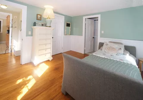 Bedroom - 6 Holiday Ln, Hyannis, MA 02601 photo 7 of 9