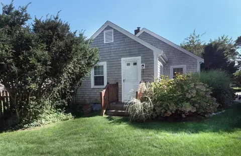 Exterior - 6 Holiday Ln, Hyannis, MA 02601 photo 8 of 9