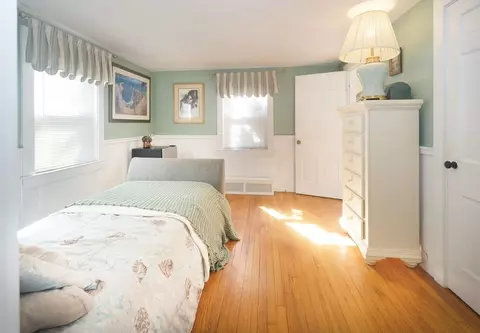 Bedroom - 6 Holiday Ln, Hyannis, MA 02601 photo 9 of 9