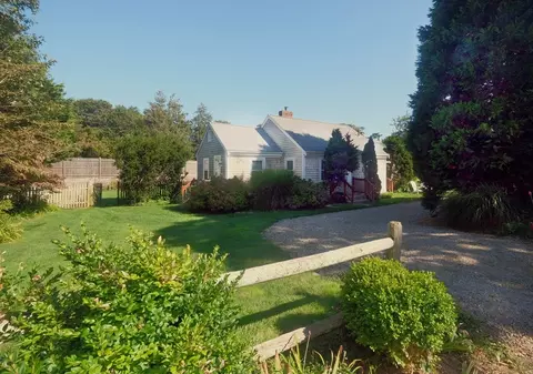 Exterior - 6 Holiday Ln, Hyannis, MA 02601 photo 6 of 9