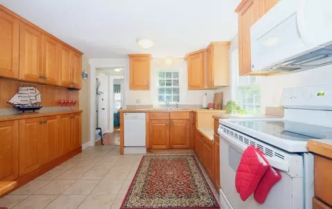 Kitchen - 6 Holiday Ln, Hyannis, MA 02601 photo 4 of 7