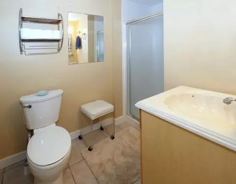 Bath - 6 Holiday Ln, Hyannis, MA 02601 photo 5 of 5