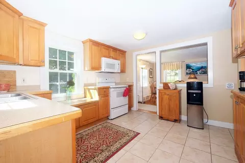 Kitchen - 6 Holiday Ln, Hyannis, MA 02601 photo 3 of 7