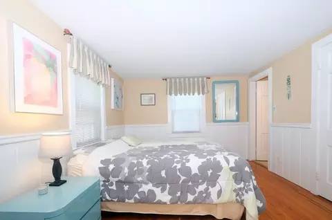 Bedroom - 6 Holiday Ln, Hyannis, MA 02601 photo 3 of 9