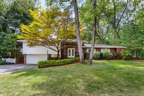25 Chatham Way, Lynnfield, MA 01940