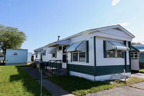 130 E Washington St #84, North Attleboro, MA 02760