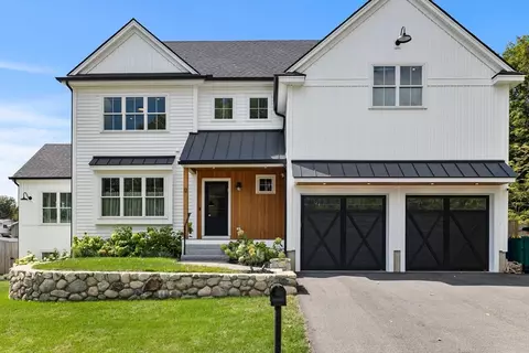 12 Surrey Rd, Woburn, MA 01801