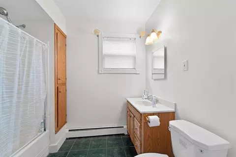 Bath - 82 Summerfield St, Fall River, MA 02720 photo 1 of 4