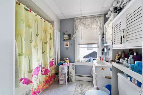 Bath - 82 Summerfield St, Fall River, MA 02720 photo 2 of 4