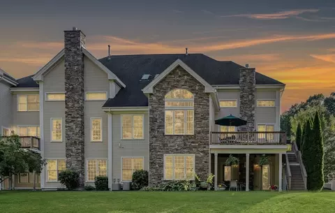 69 Clubhouse Way #64, Sutton, MA 01590
