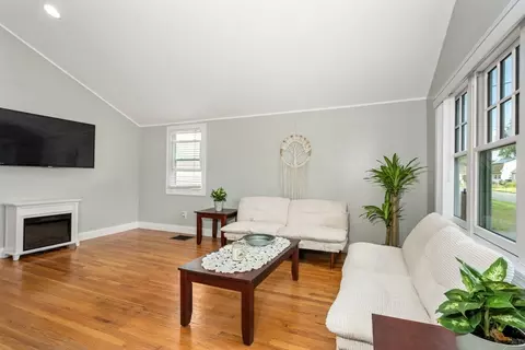 130 Mazarin St, Indian Orchard, MA 01151 photo 8