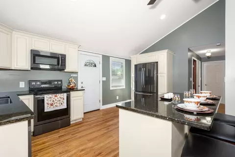 130 Mazarin St, Indian Orchard, MA 01151 photo 4