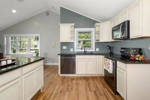 130 Mazarin St, Indian Orchard, MA 01151 photo 3