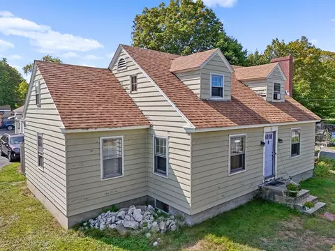 35 W River St, Orange, MA 01364 photo 4