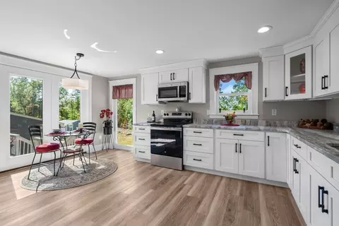 58 Main St, Plaistow, NH 03865