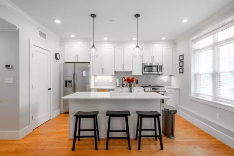 315 College Farm Rd #1, Waltham, MA 02451