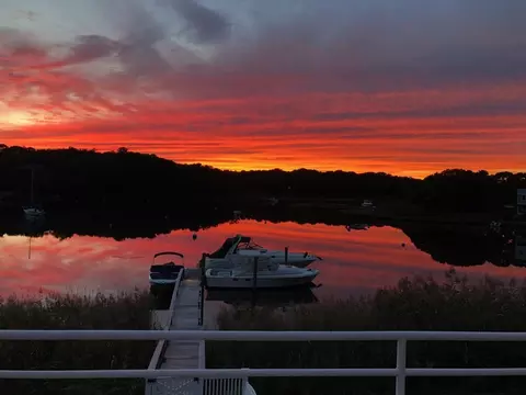 231 Edgewater Dr W, Falmouth, MA 02536