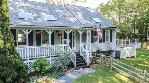 23 Cumberland Ave, Attleboro, MA 02703