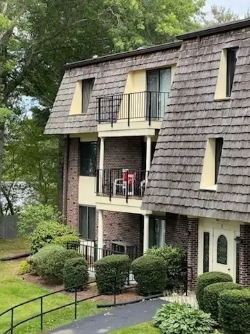 4700 N Main St #3E, Fall River, MA 02720