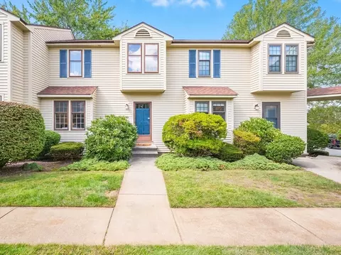 261 Apache Way #261, Tewksbury, MA 01876