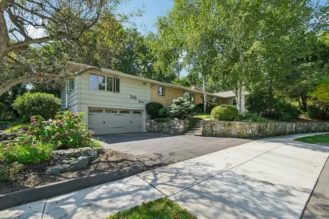 93 Newton Ave N, Worcester, MA 01609