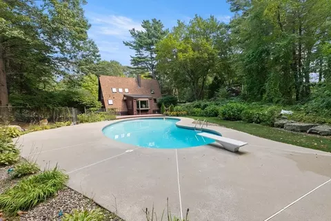 Exterior - 2 Kenneth Rd, Georgetown, MA 01833 photo 6 of 11