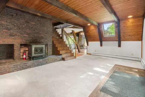 Living - 2 Kenneth Rd, Georgetown, MA 01833 photo 1 of 5
