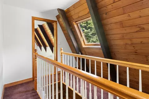 Entry Way - 2 Kenneth Rd, Georgetown, MA 01833 photo 3 of 4