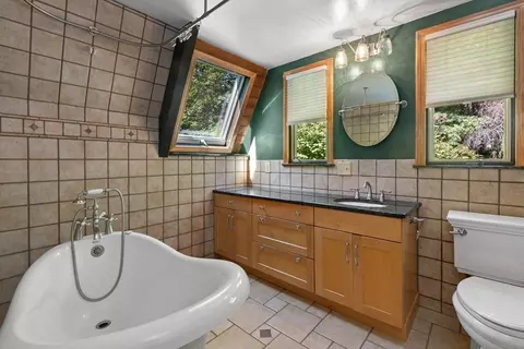 Bath - 2 Kenneth Rd, Georgetown, MA 01833 photo 1 of 2