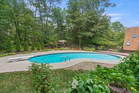 Exterior - 2 Kenneth Rd, Georgetown, MA 01833 photo 5 of 11