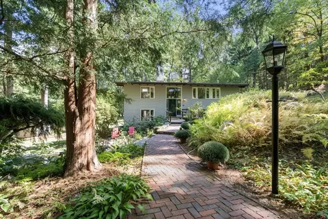 54 Prospect St, Sherborn, MA 01770