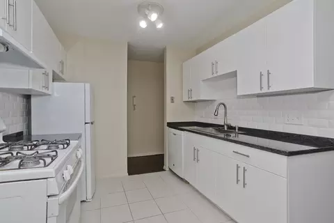 236 Regency Park Dr #236, Agawam, MA 01001