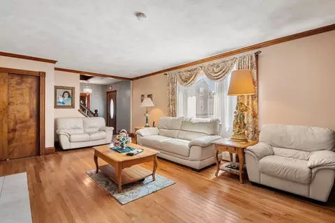 7 Everett St, Stoneham, MA 02180 photo 9