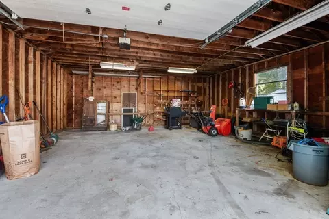 7 Everett St, Stoneham, MA 02180 photo 3