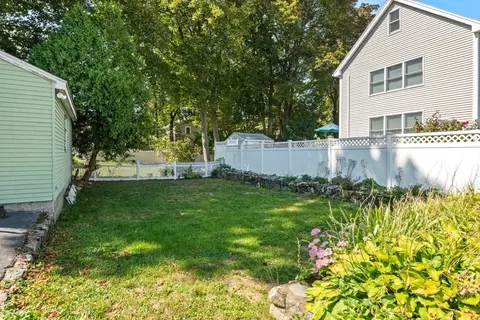 7 Everett St, Stoneham, MA 02180 photo 4