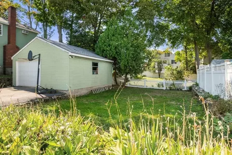 7 Everett St, Stoneham, MA 02180 photo 5