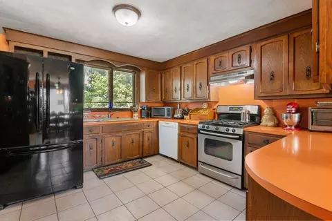 7 Everett St, Stoneham, MA 02180 photo 19