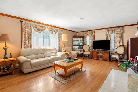 7 Everett St, Stoneham, MA 02180 photo 8
