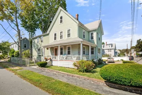 7 Everett St, Stoneham, MA 02180