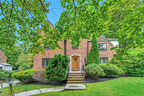 31 W Boulevard Rd, Newton, MA 02459