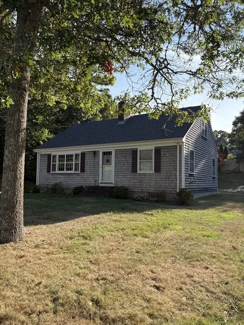 606 County Rd, Pocasset, MA 02559
