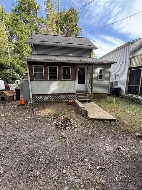 76 Lens St, Southbridge, MA 01550