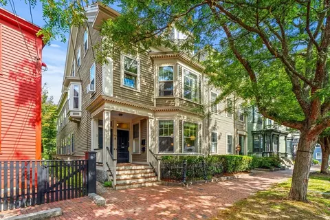 356 Essex St #1, Salem, MA 01970