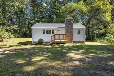 47 Chestnut Rd, Halifax, MA 02338